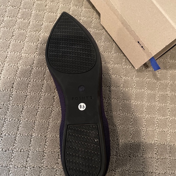 NWT Navy Rothy’s Point 9.5 - Picture 3 of 4